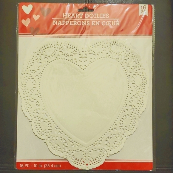 10 Inch- 16 Count Heart Shaped White Doilies- NEW - Picture 1 of 4